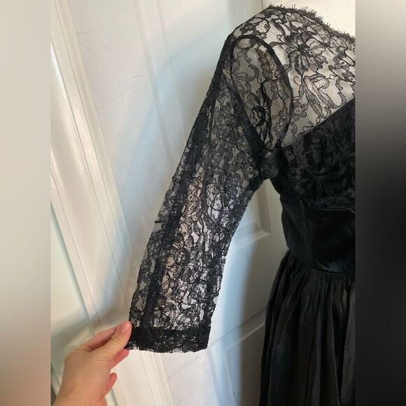 1950s Dior Style Vintage Black Lace Dress - Picture 4 of 13